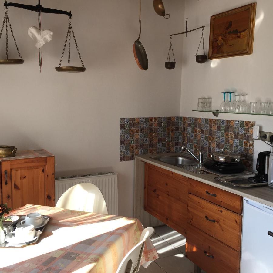 Mandula Haz Hotel Veszprém Buitenkant foto