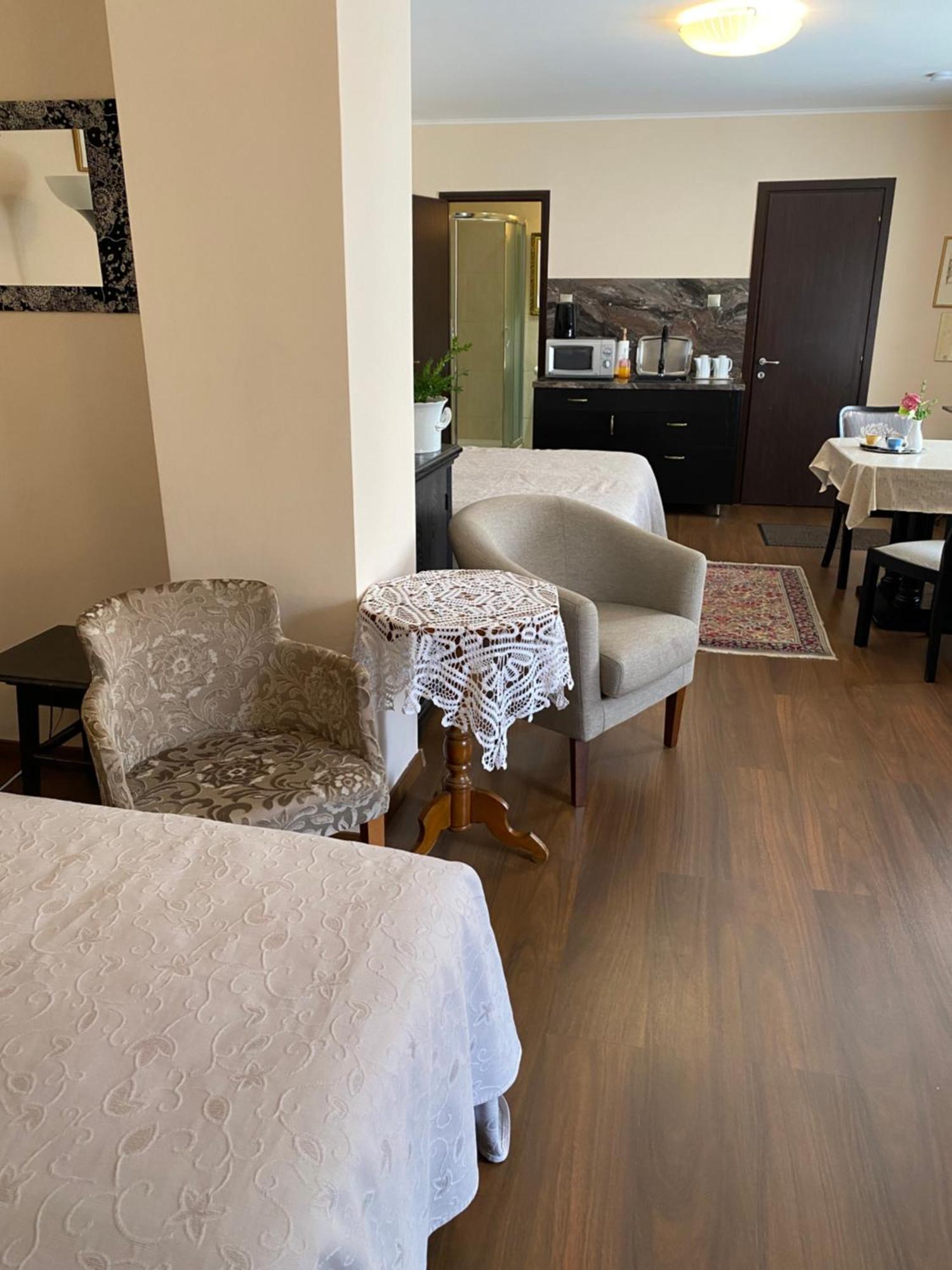 Mandula Haz Hotel Veszprém Buitenkant foto