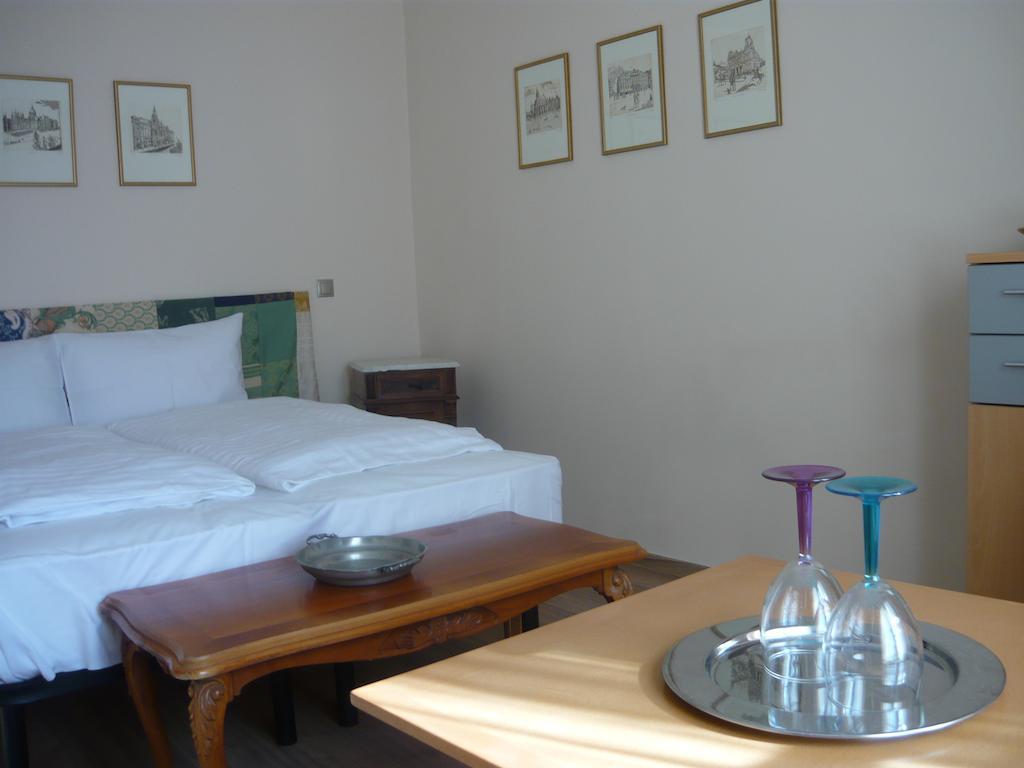 Mandula Haz Hotel Veszprém Buitenkant foto