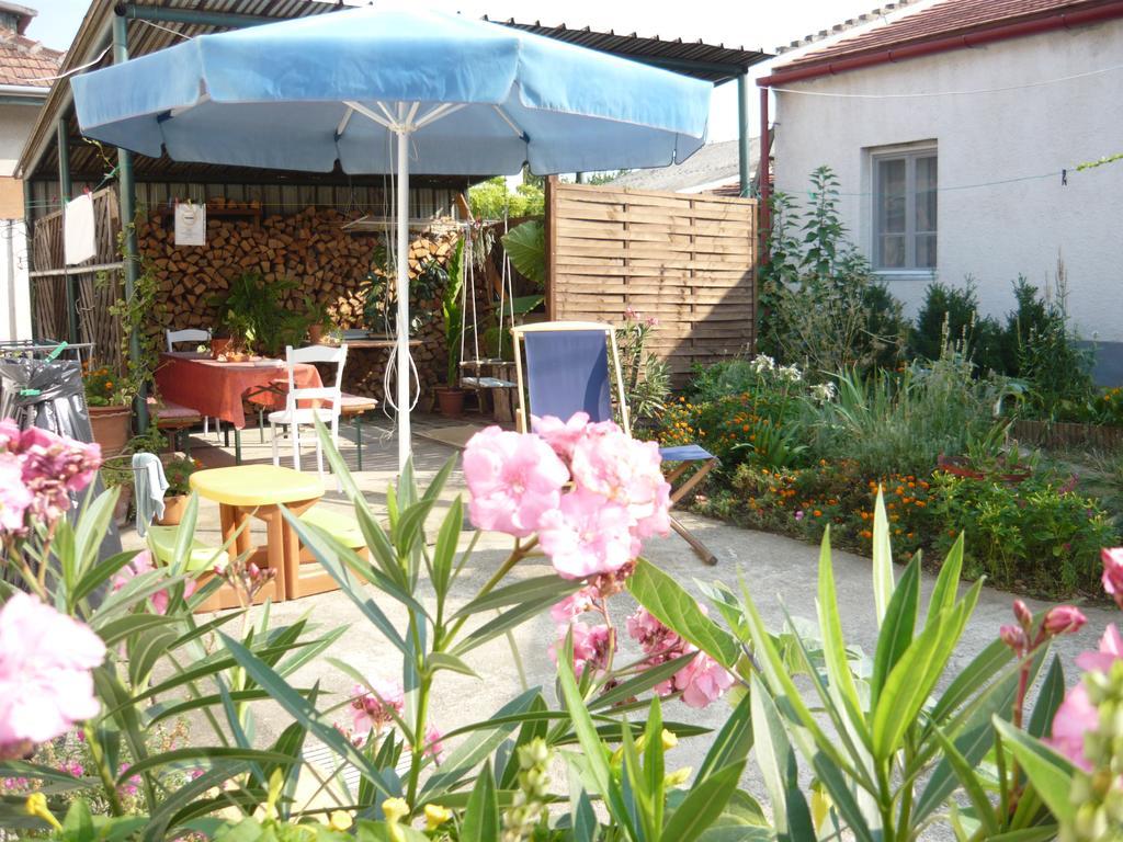 Mandula Haz Hotel Veszprém Buitenkant foto