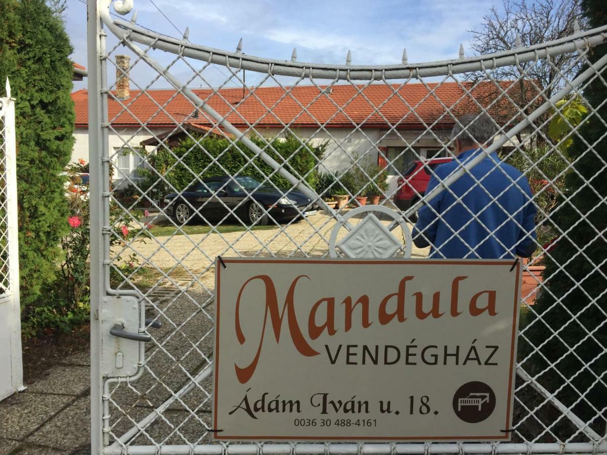 Mandula Haz Hotel Veszprém Buitenkant foto